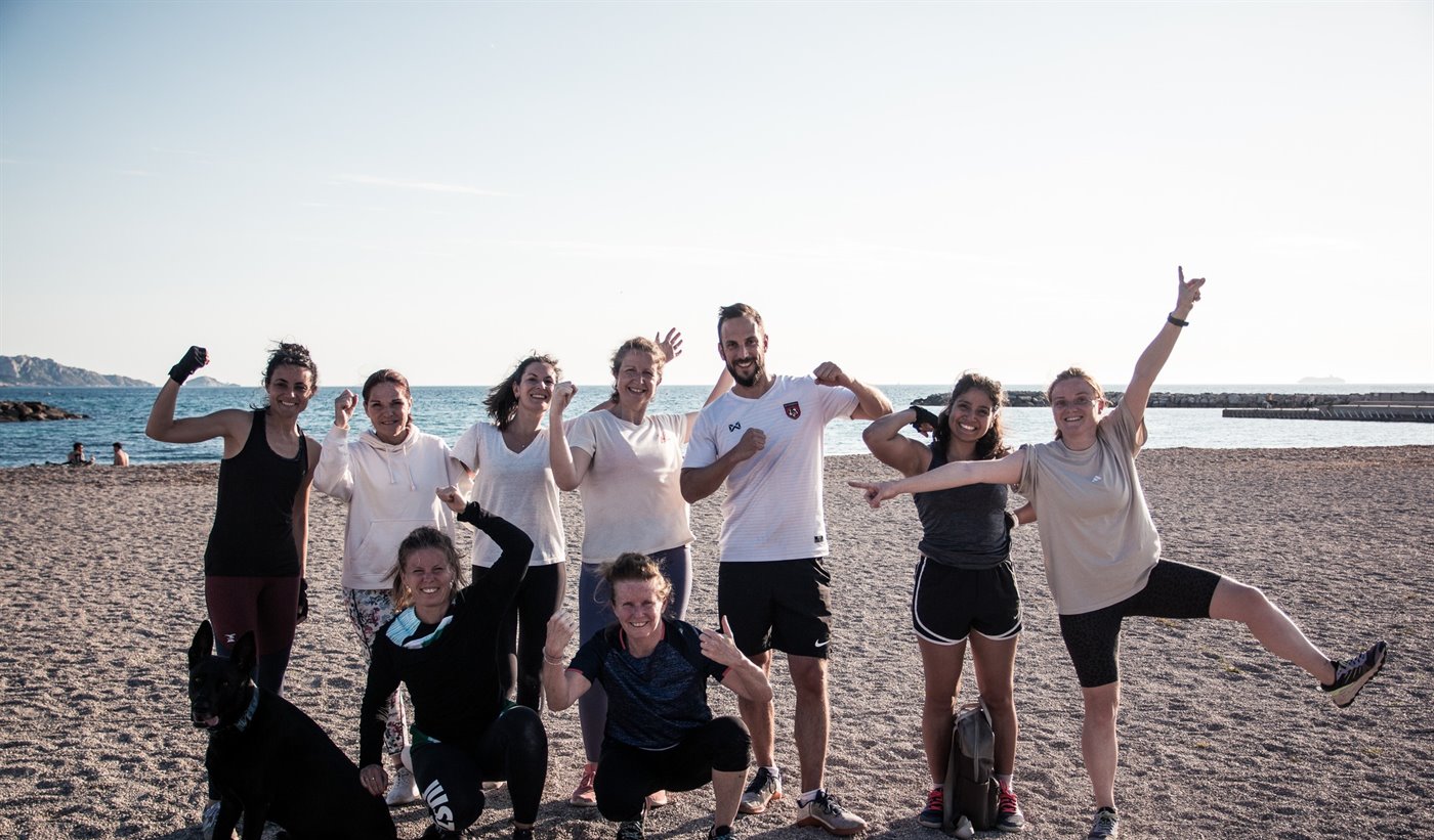 Groupe outdoor aux plages du Prado au coucher du soleil
