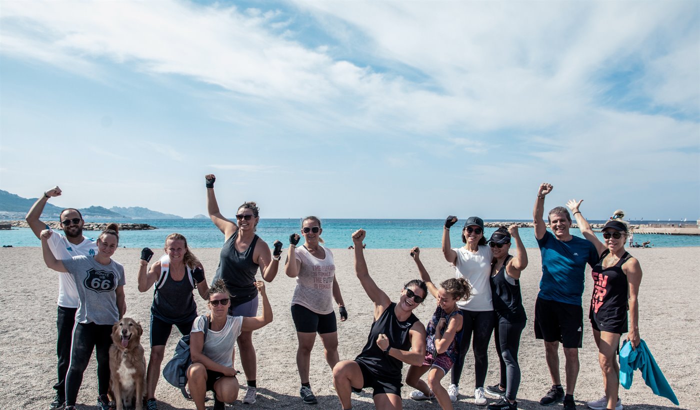 Groupe Urban Training utilisant le terrain des plages du Prado