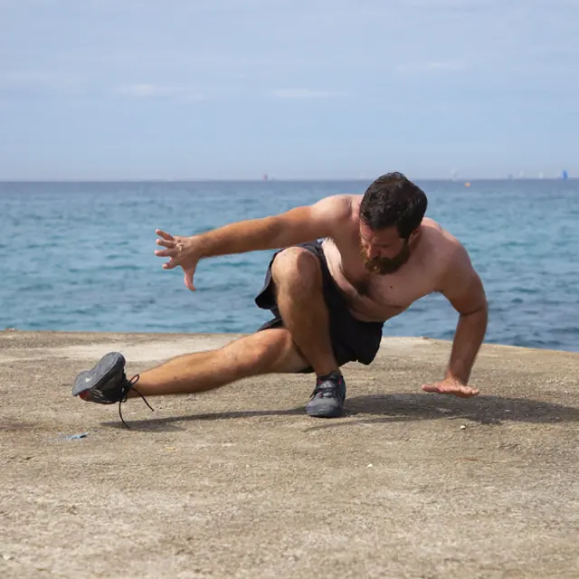 Démonstration d’un dragon squat