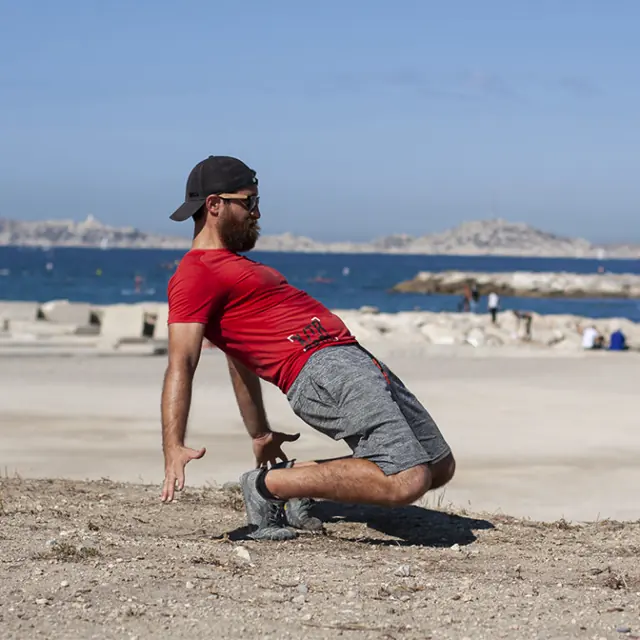 Démonstration d’un sissy squat