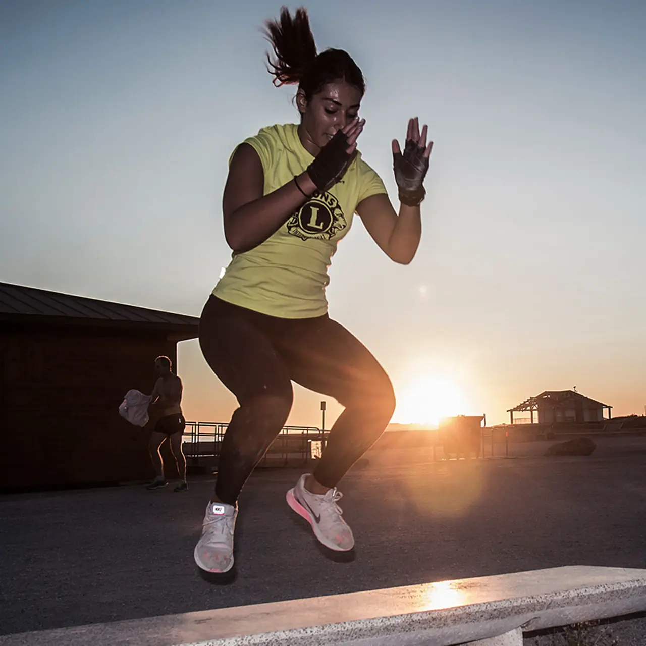 Exercice Urban Training au coucher du soleil